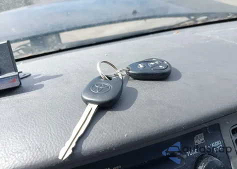 2008 Toyota Corolla Ce z USA, uszkodzony, nr VIN 2T1BR32E68C886707